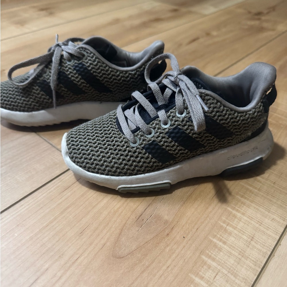 Adidas Cloudfoam Size 11k sneakers olive green